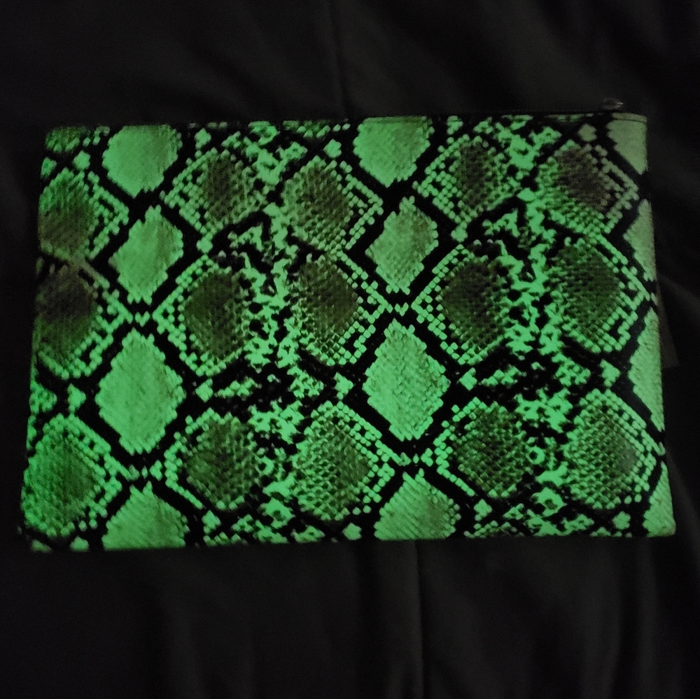 It Glows! 3AM Forever Brand, Snake Skin Print, Clutch, Large!!